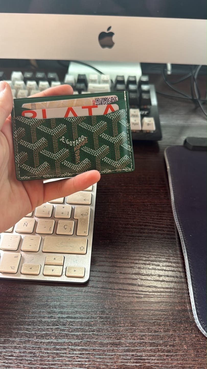 Customer photo review of Tarjetero ClasicGreen