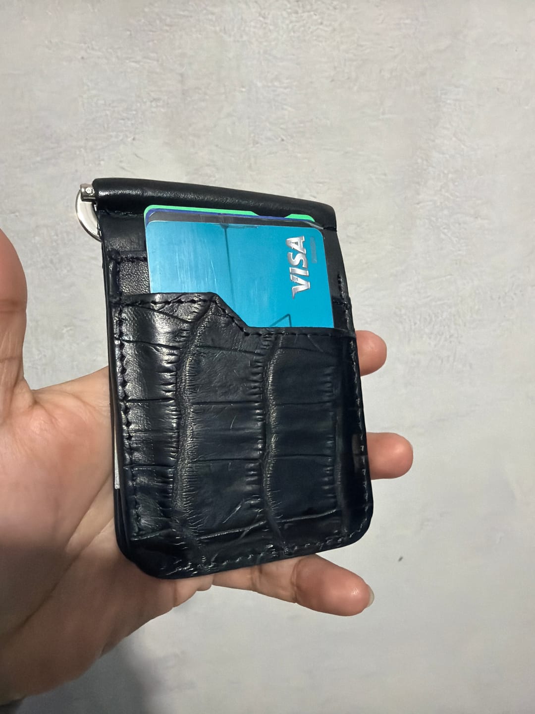 Customer photo review of Billetera clip de piel para hombre cocodrilo negro