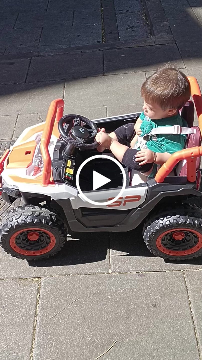 Customer video review of Carro Elétrico para Criança BUGGY XSPEED 12v Laranja c/ RODAS DE BORRACHA & ASSENTO EM PELE