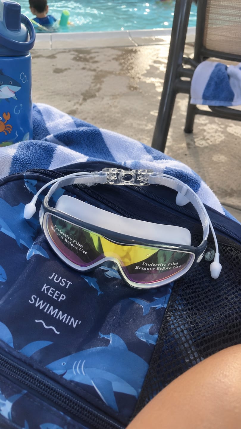 Customer photo review of Swimmi Kids Swim Goggles