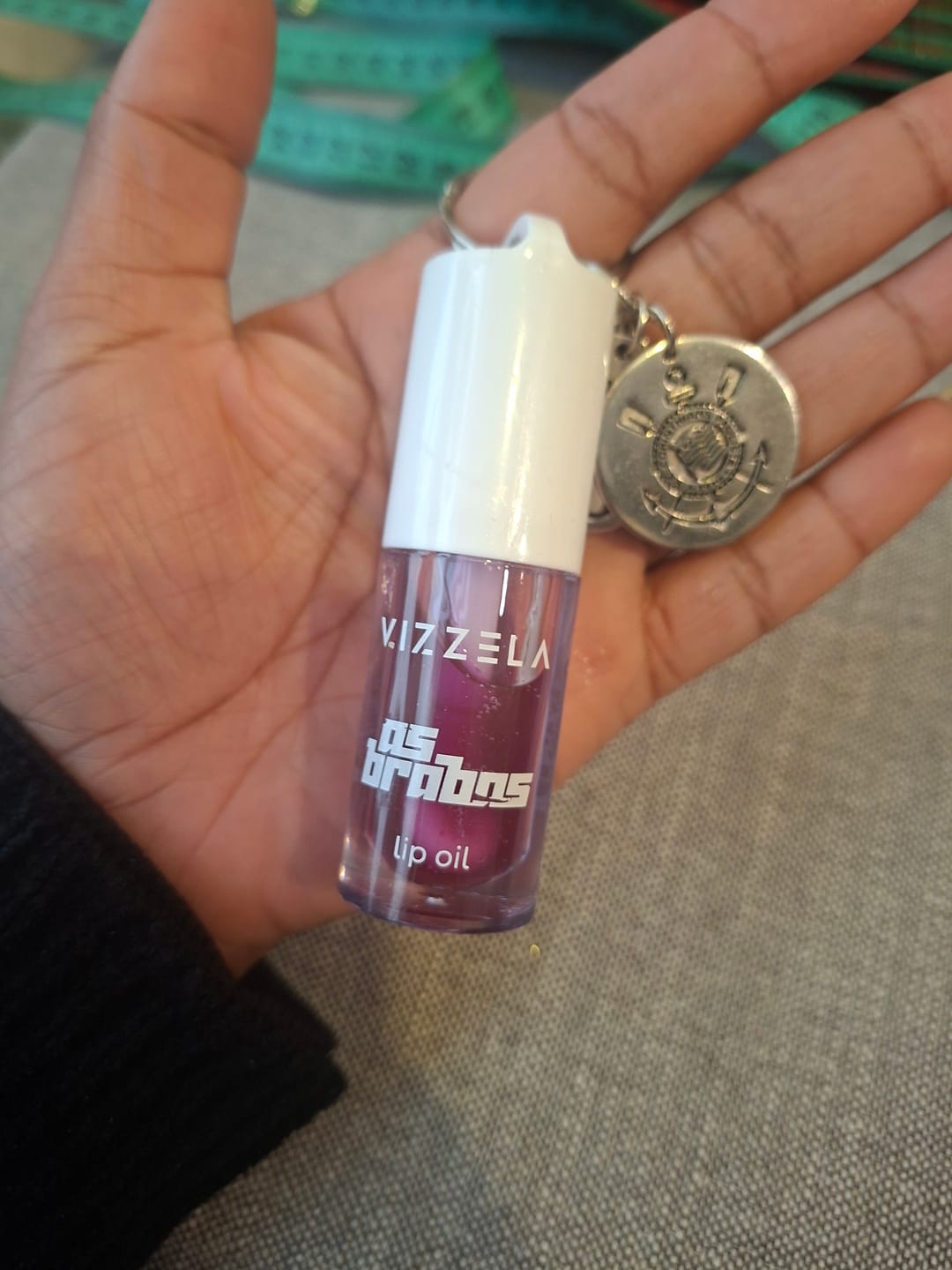 Customer photo review of Lip Oil As Brabas Corinthians  - Vizzela