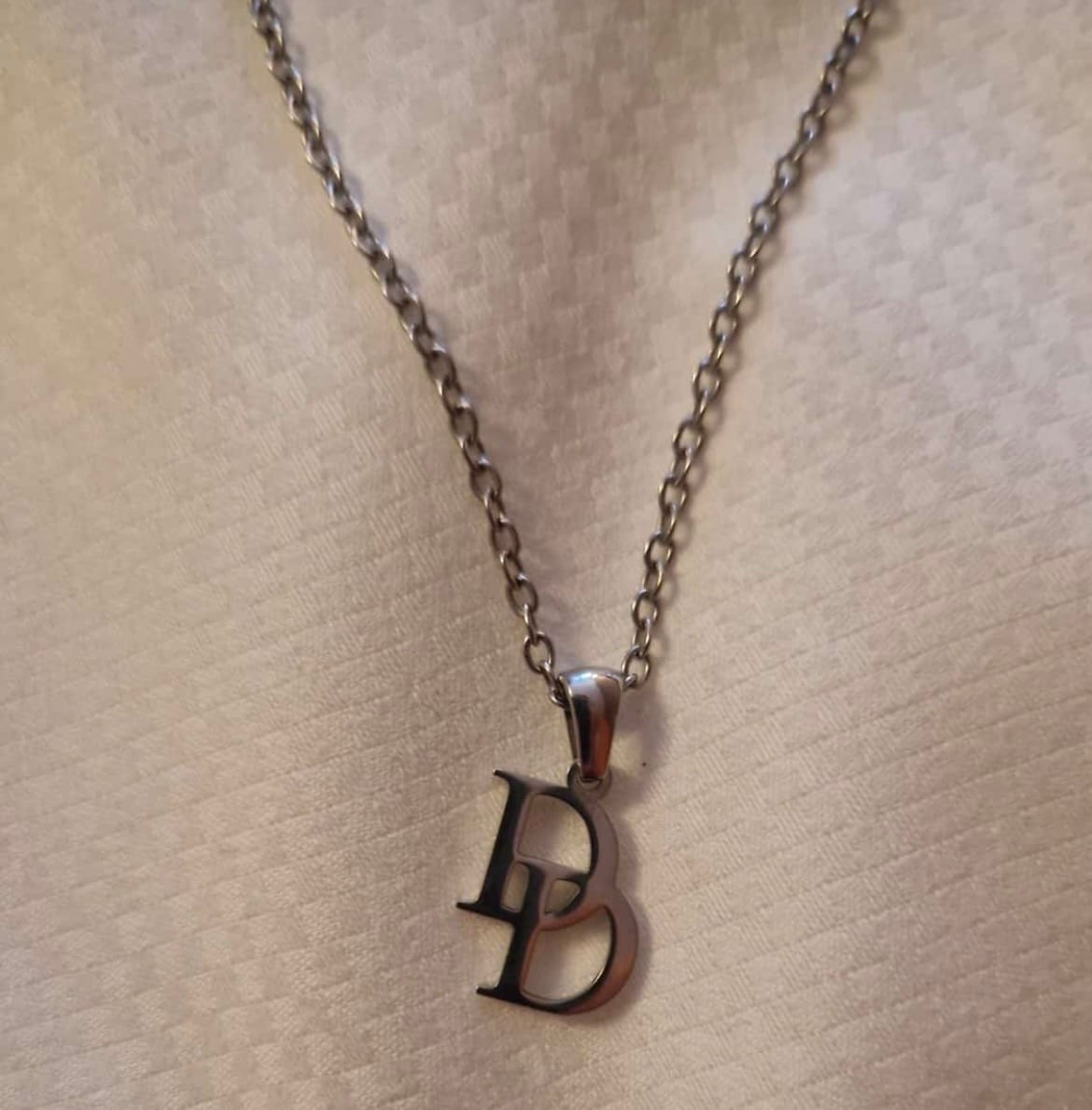 Customer photo review of Personalisierte Buchstaben-Halskette