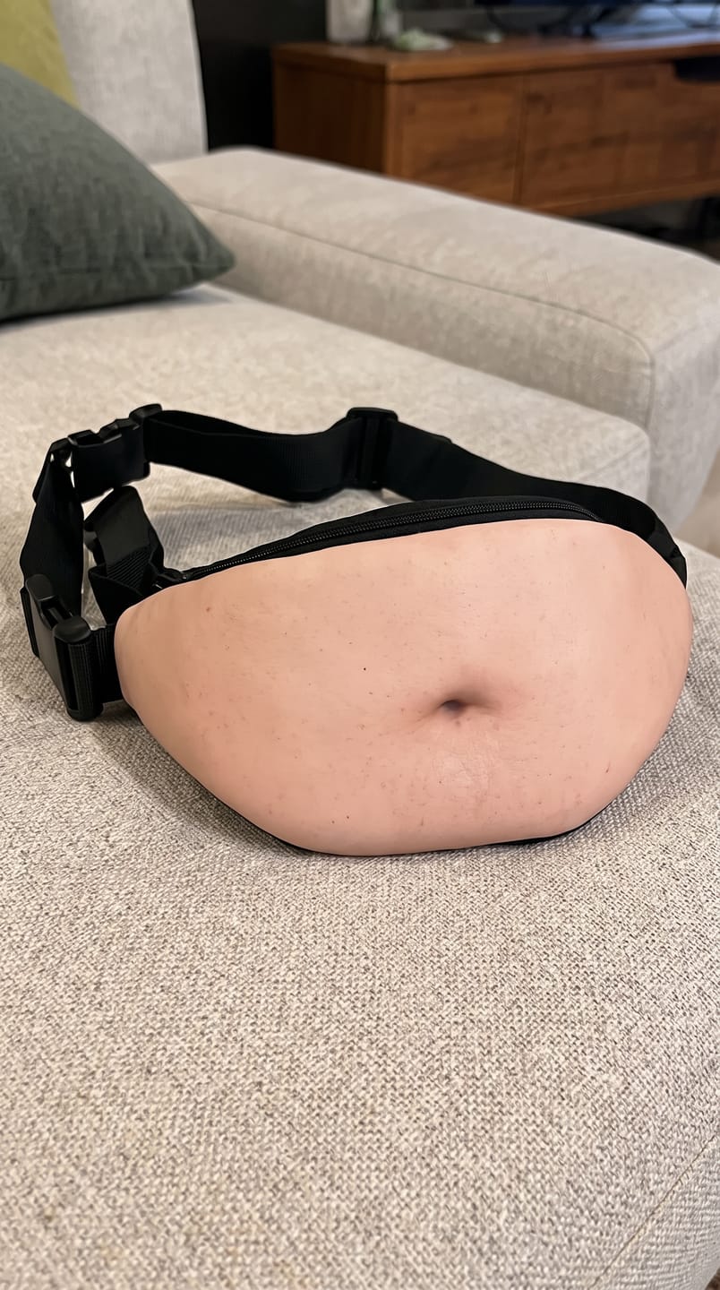 Customer photo review of BellyGap™ — Riñonera con estampado de barriga