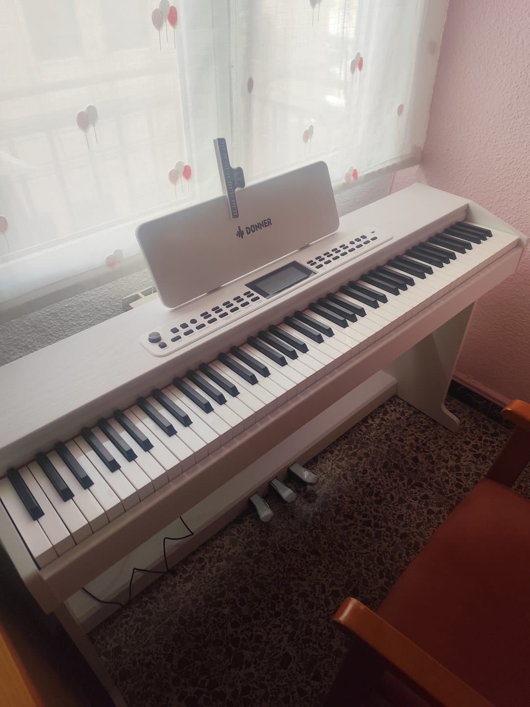Customer photo review of Donner DDP-95 Piano digital con teclado pesado
