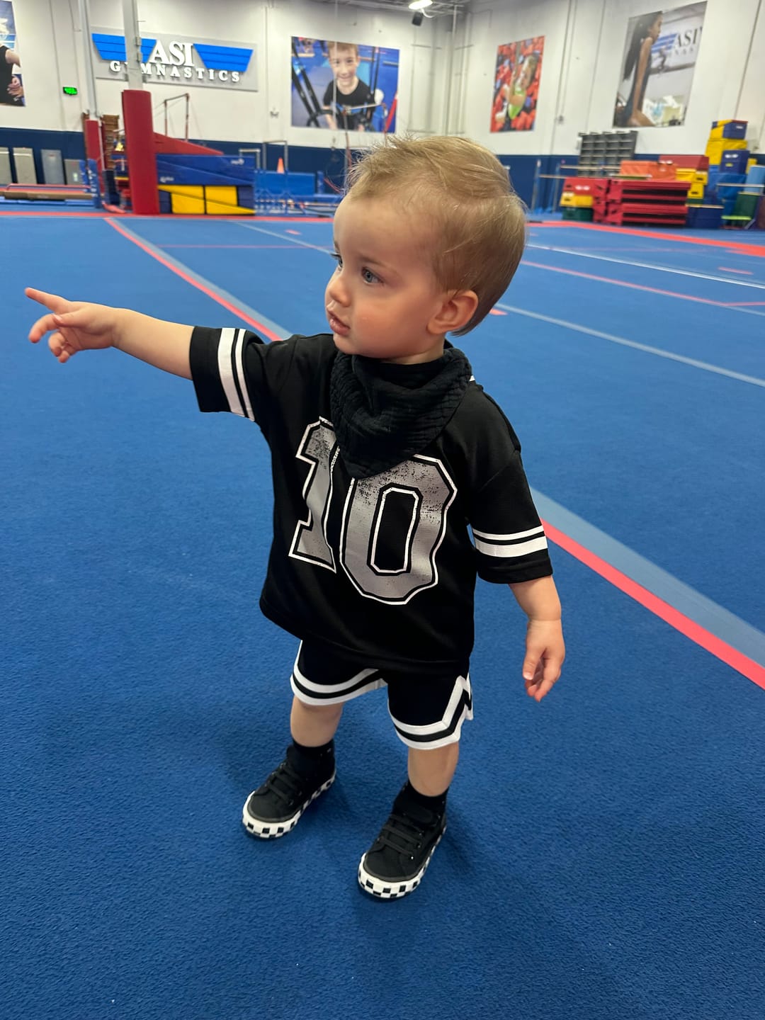 Customer photo review of SK8TR Hi-Top in Black