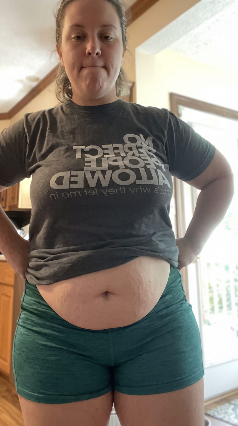 Customer photo review of BellyGap™ — Riñonera con estampado de barriga