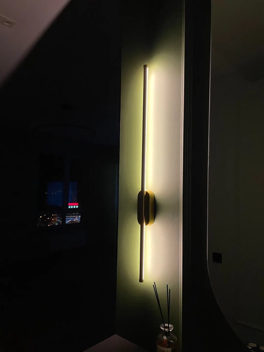 Customer photo review of Black Wall Light for Living Room, Slim Oval, 100 cm Tall