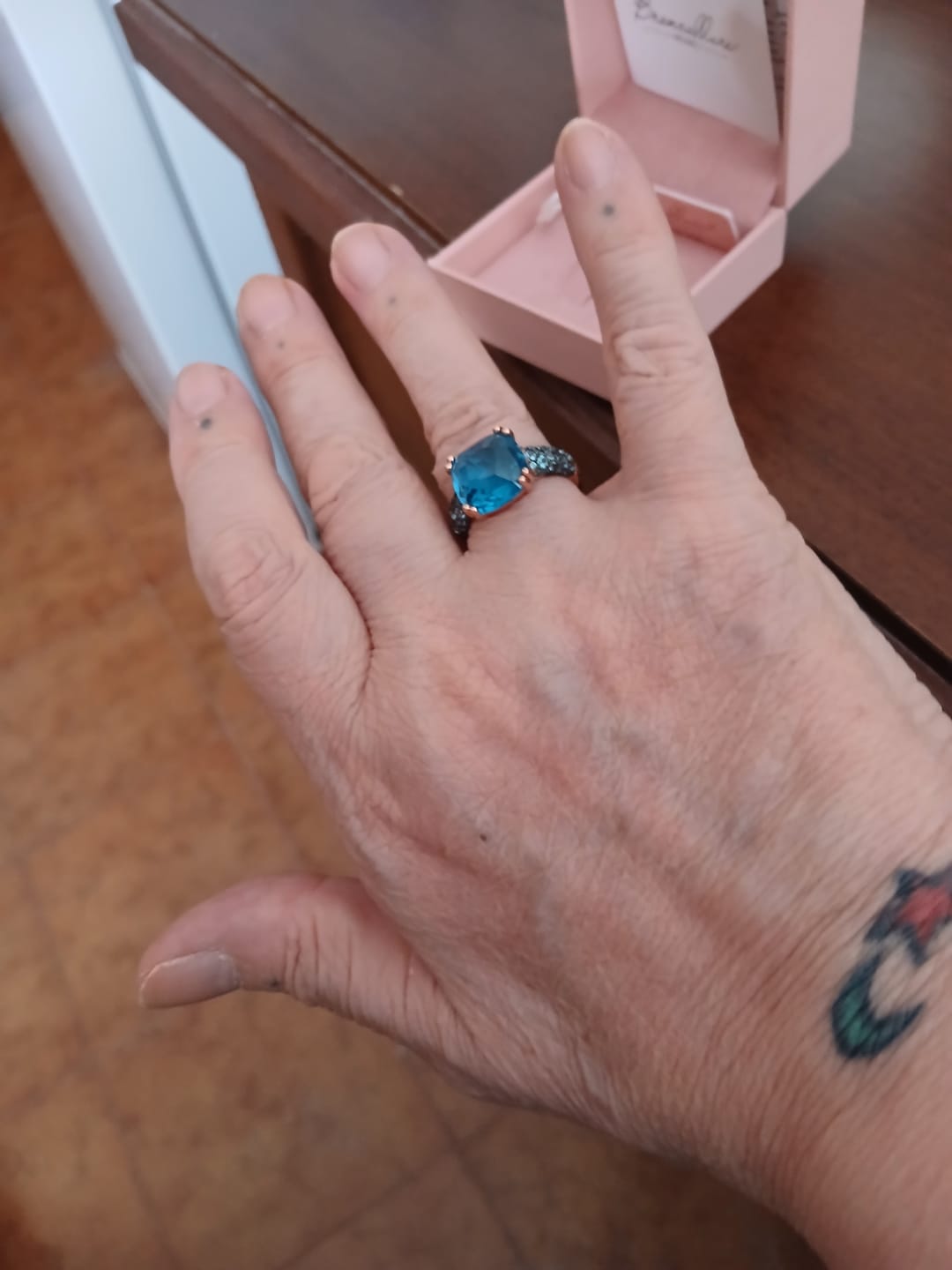 Customer photo review of Anello Cocktail con Prisma Gem Quadrata e Pavé