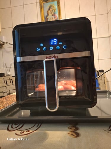 Customer's Novio StonePro air fryer with a 19 minute timer visible on the digital display during cooking.