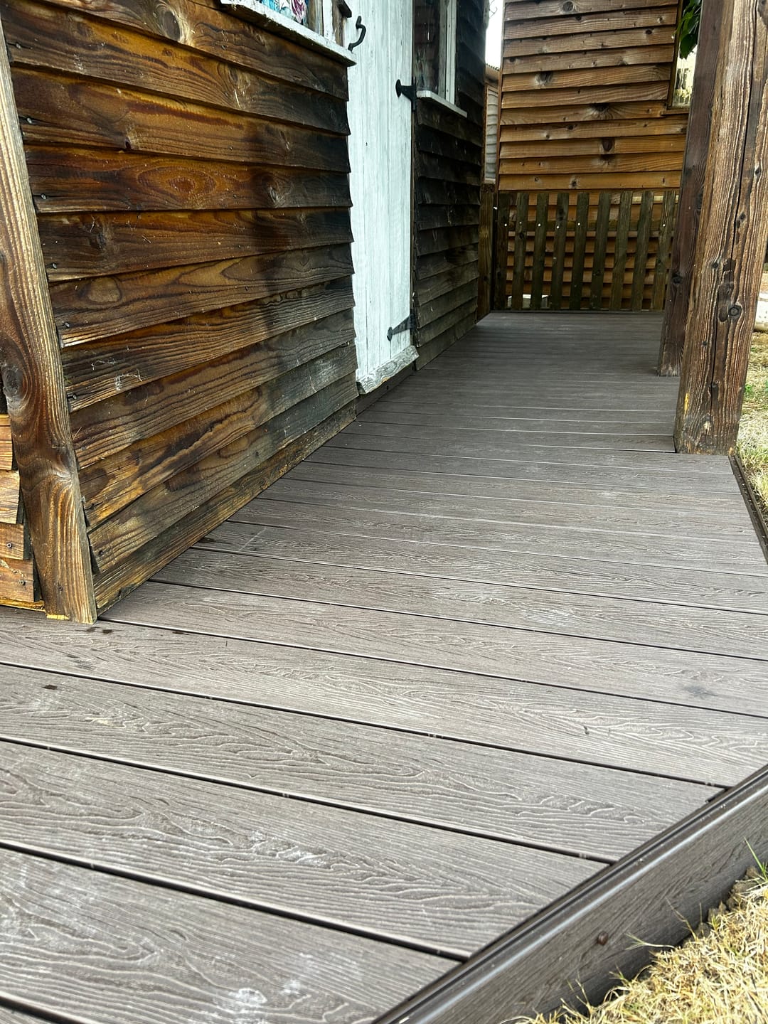 Customer photo review of Black Composite Decking Nylon Fixing Clips & Screws (Pack of 100)
