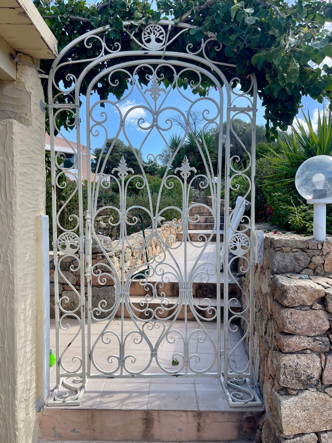 Customer photo review of Cancello Decorativo in Ferro Bianco Anticato 130x232 cm