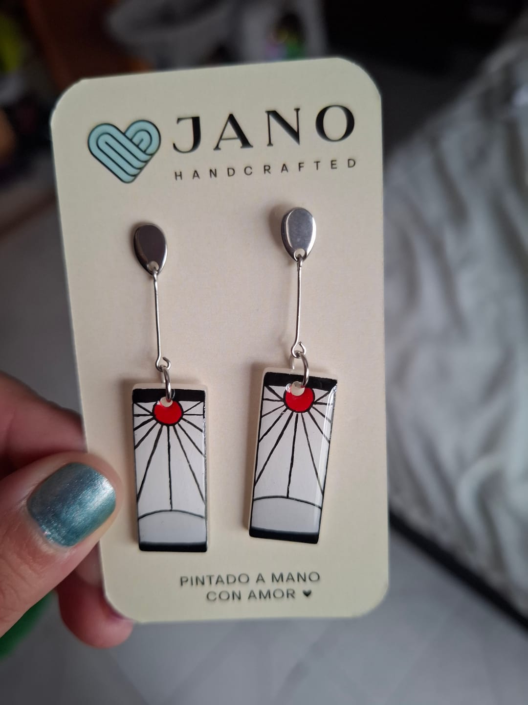 Customer photo review of Aretes Largos | Tanjiro