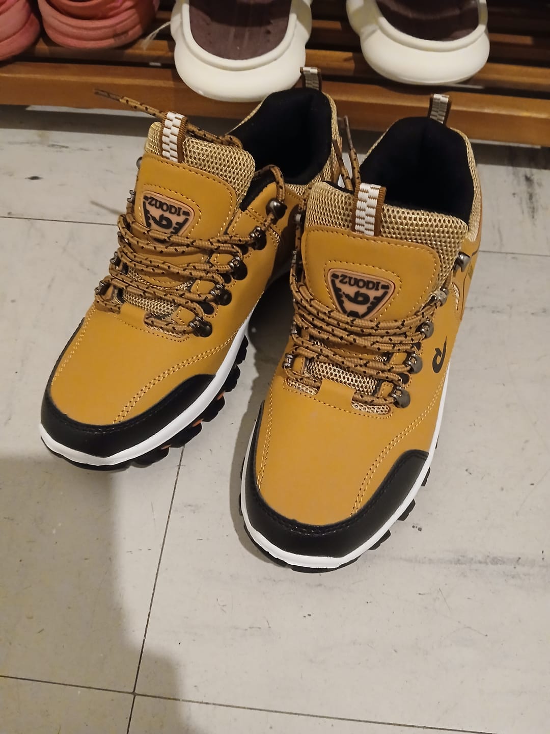 Customer photo review of Chaussures de Randonnée de Luxe avec une Touche Sportive