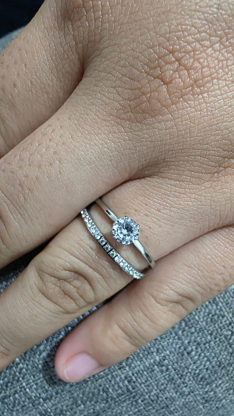 Customer photo review of Anillo de Promesa Aimé Doble