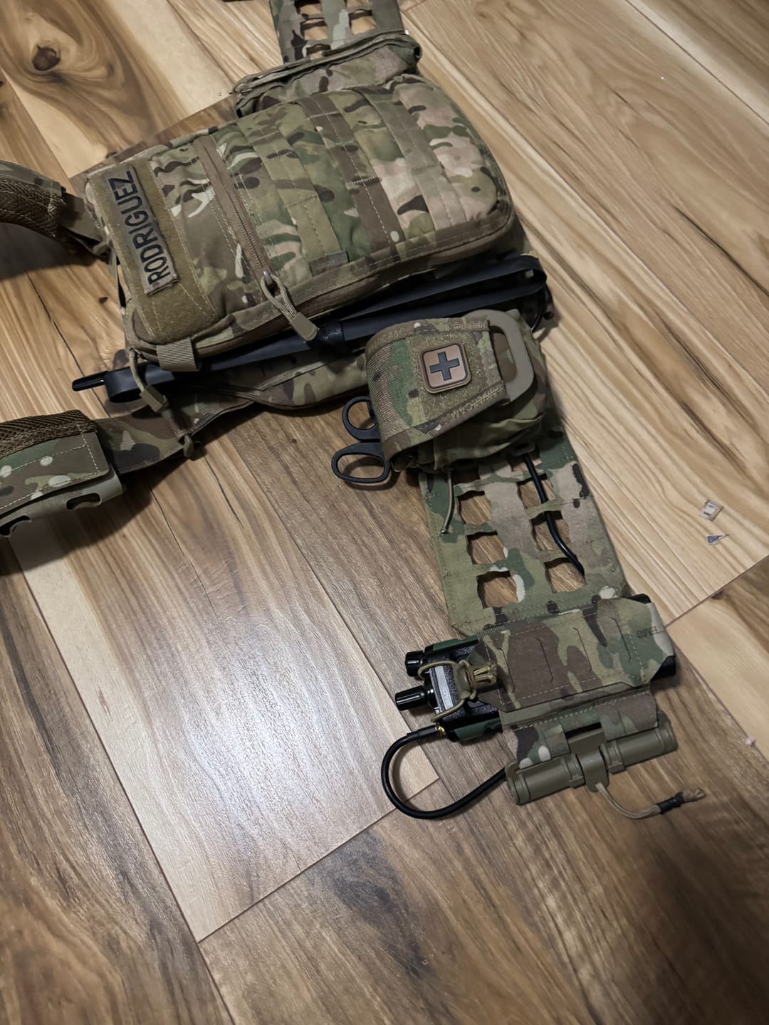 Customer photo review of AR HYBRID THREE FINGER ELASTIC CUMMERBUND