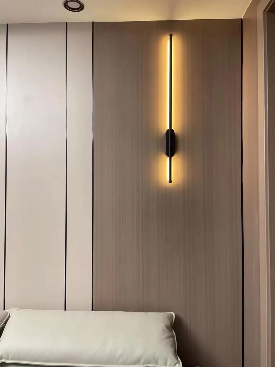 Customer photo review of Black Wall Light for Living Room, Slim Oval, 100 cm Tall