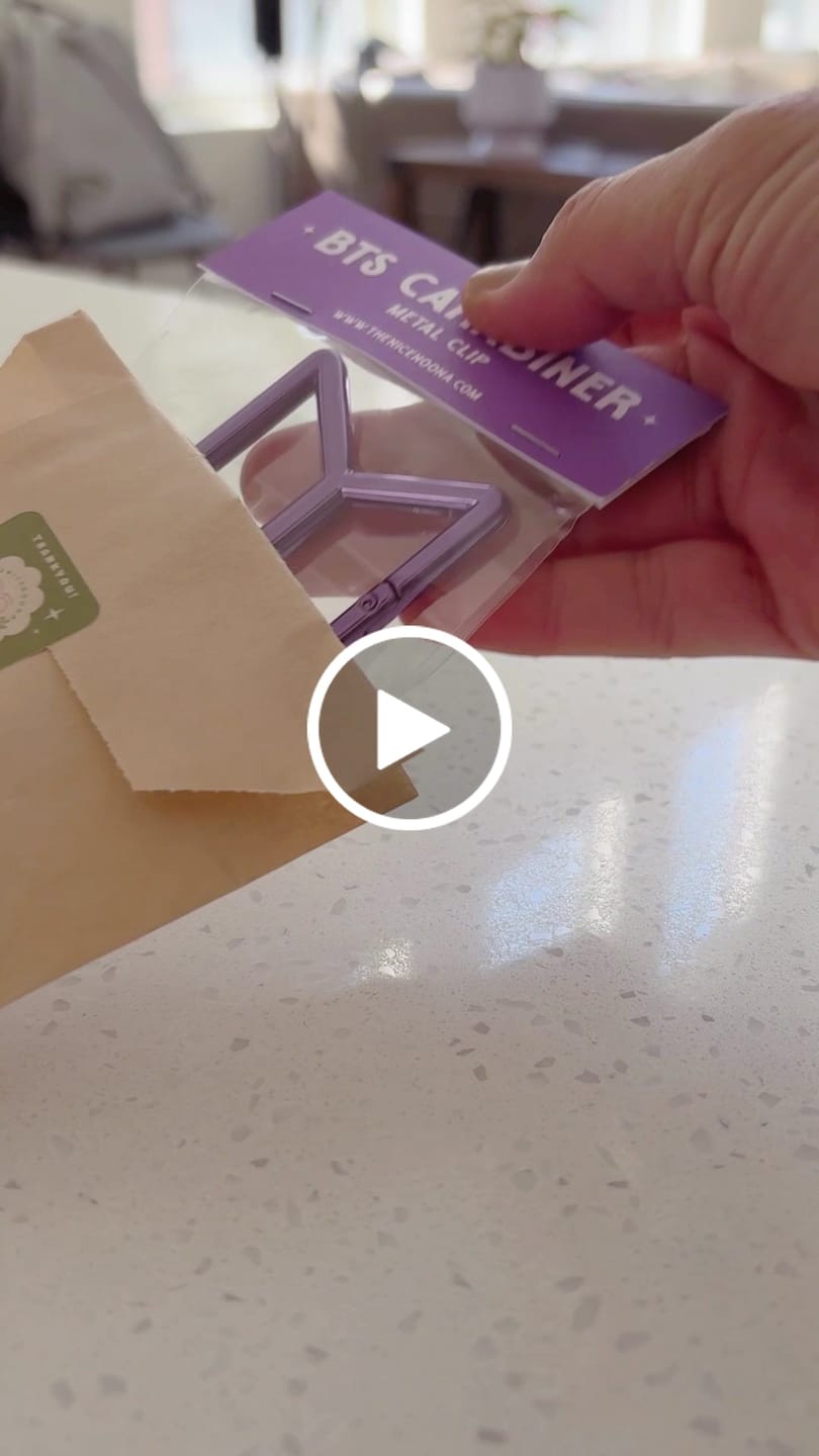 Customer video review of BTS Bora Metal Carabiner Keychain Clip