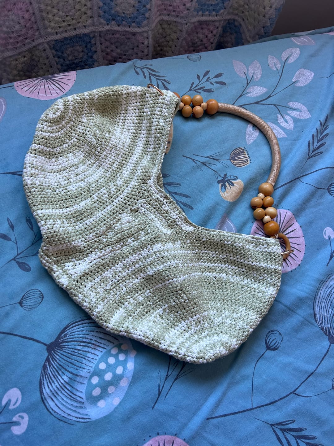 Customer photo review of Summer Conch Hobo Crochet Kit