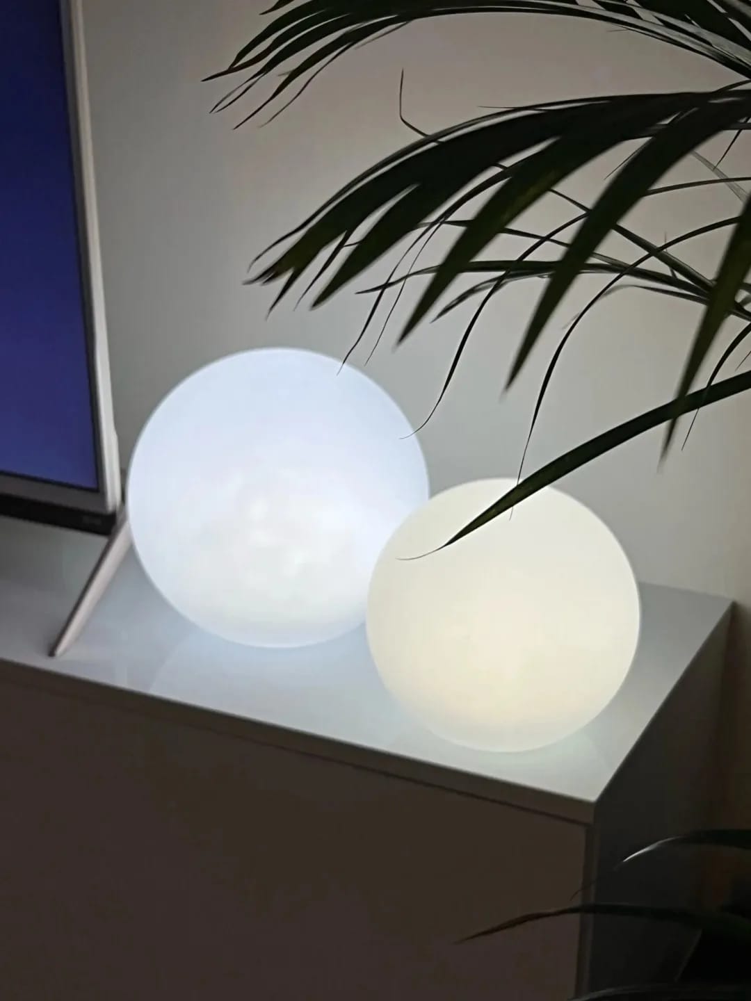 Customer photo review of White Floor Lamp for Living Room, Glowing Sphere, 36 cm