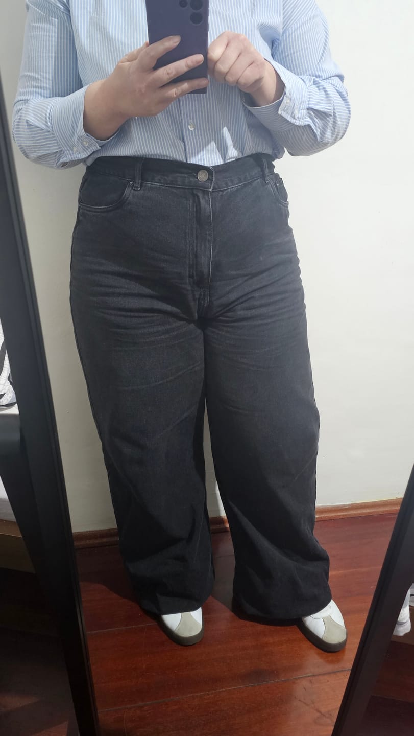 Customer photo review of Calça Jeans Wide Leg Buriti Preta