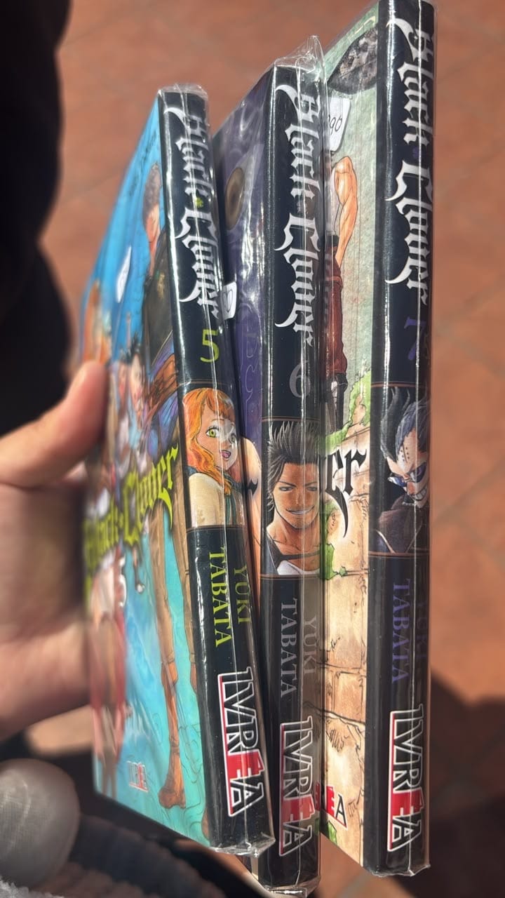 Customer photo review of Black Clover 06