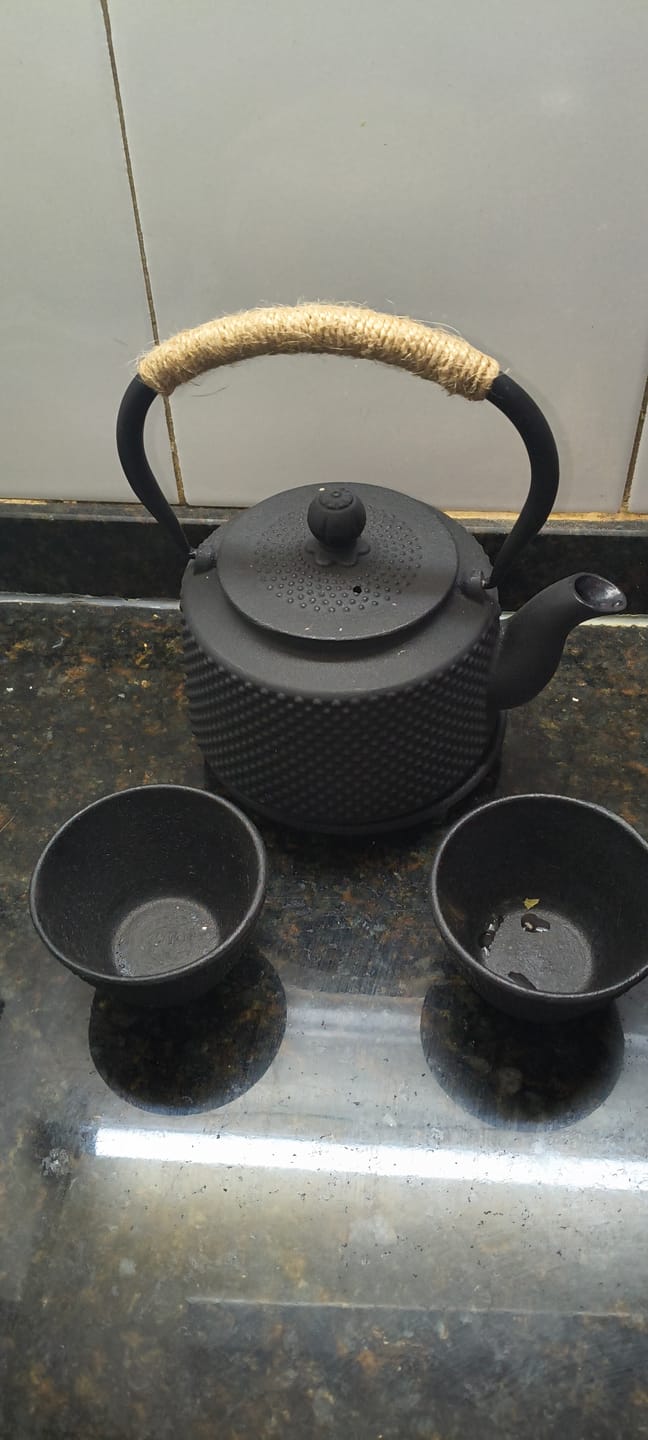 Customer photo review of Juego De Té Sakura Fukuoka Hierro Fundido - Tetera 0,85 L + Base +  2 Cuencos De 120 Ml C/U