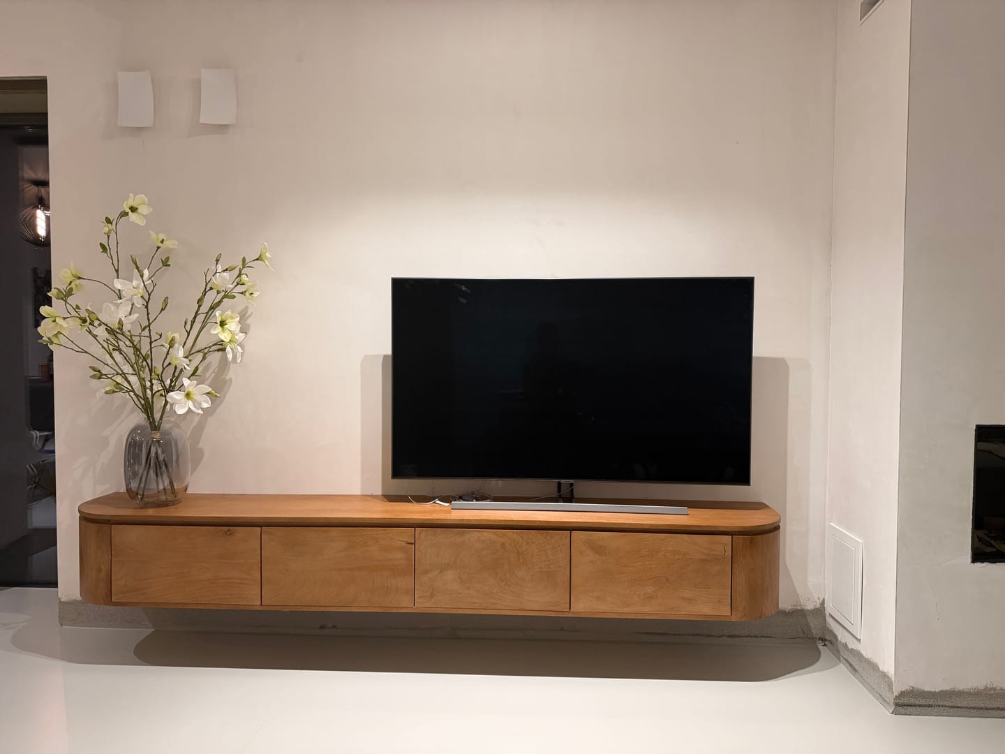 Customer photo review of Zwevend TV-meubel Bloom - Naturel - 240 cm