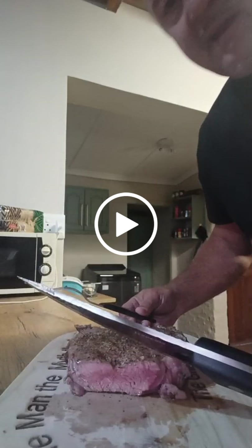 Customer video review of BRAAIPLANK™ "BEENLEM" HAMMER FORGED BONING KNIFE