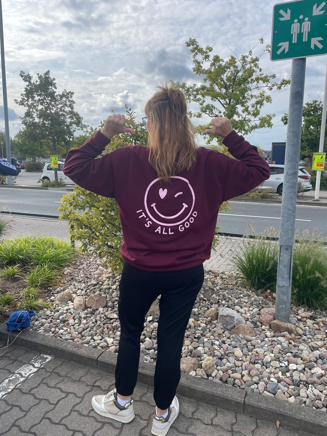 Customer photo review of Sweater mit Rückenprint burgundy/rosa ITS ALL GOOD