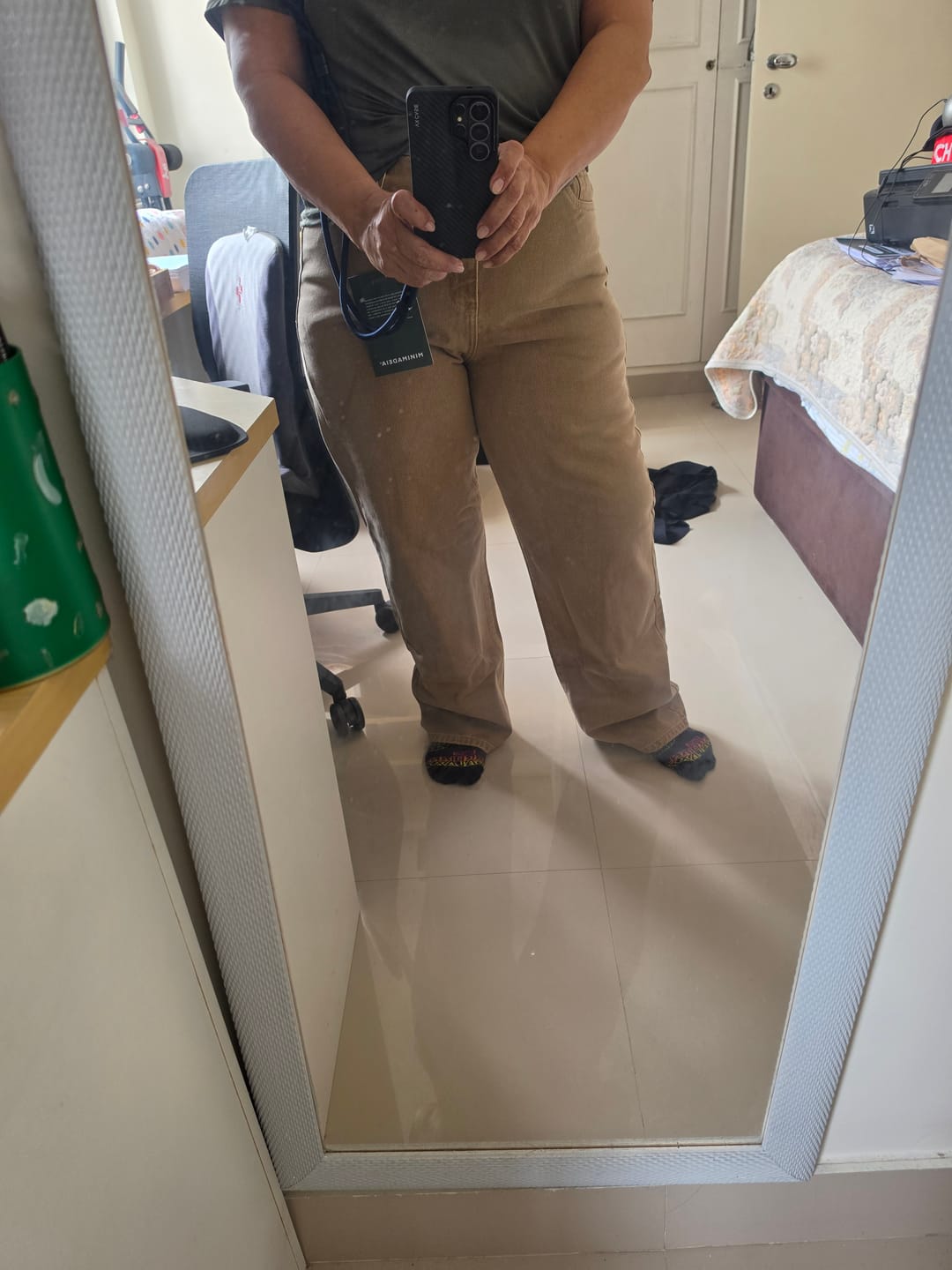 Customer photo review of Calça Jeans Reta Araçá Marrom Claro