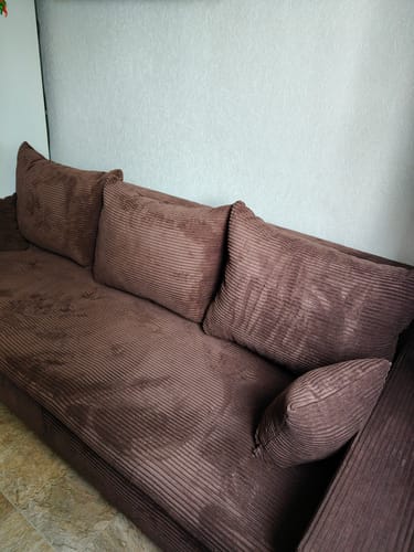 Customer's ruda velvetinė sofa svetainėje.