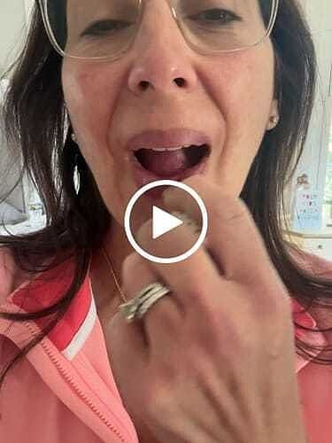 Customer photo review of Starlit 24k Gold In-the-Core Lipstick