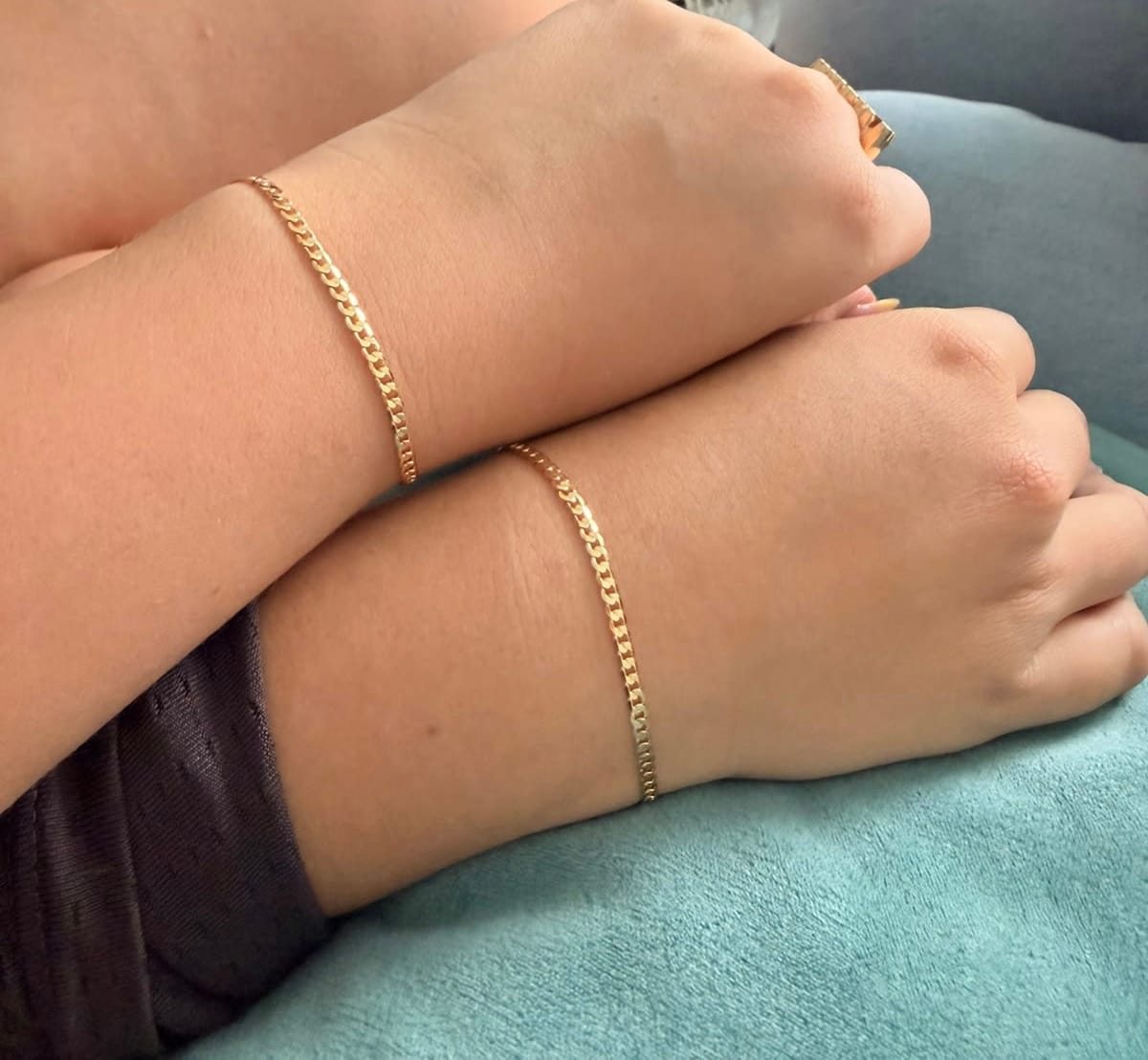 Customer photo review of Pulseras Eslabón Plano en Oro laminado 18k Para Pareja