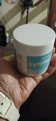 Customer photo review of Duftstofffreie, nicht fettende Anti-Juckreiz-Lotion mit Ceramid NP für trockene, gerötete und empfindliche Haut