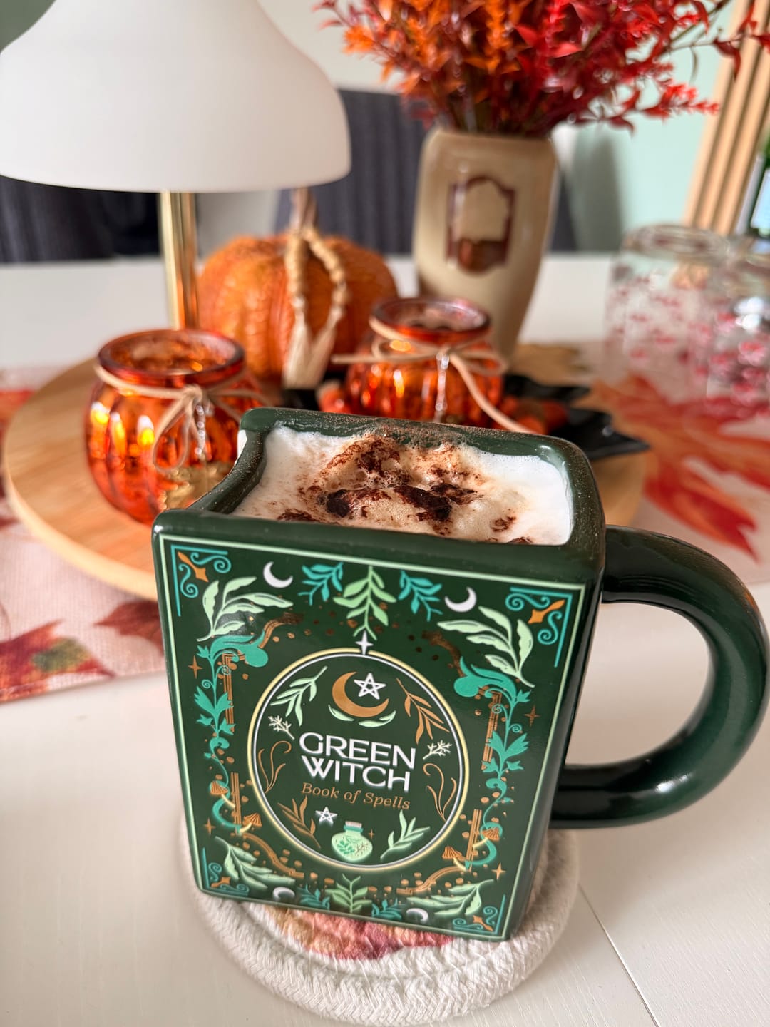 Customer photo review of Buchförmige Tasse „Green Witch“ – Keramiktasse für Natur- und Bücherliebhaber