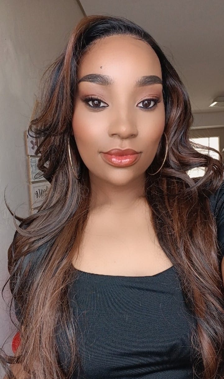 Customer photo review of Lace Front HD Laura Castanho com Luzes 80cm - Repartição Livre 13x6