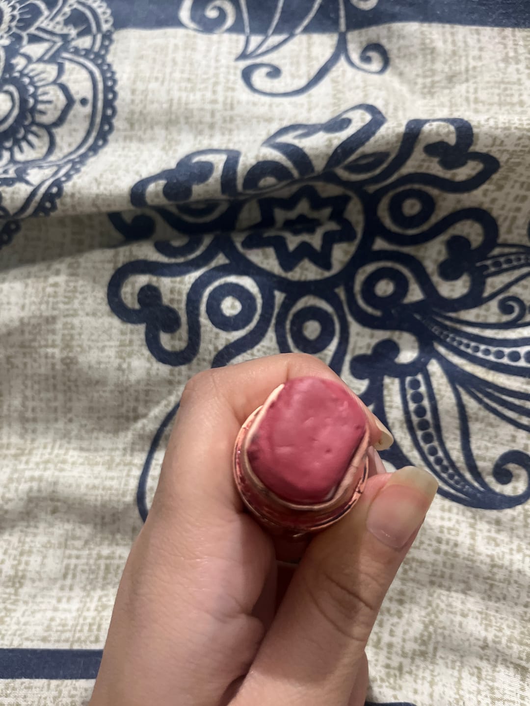 Customer photo review of O.TWO.O ROSE GOLD LIQUID HIGHLIGHTER