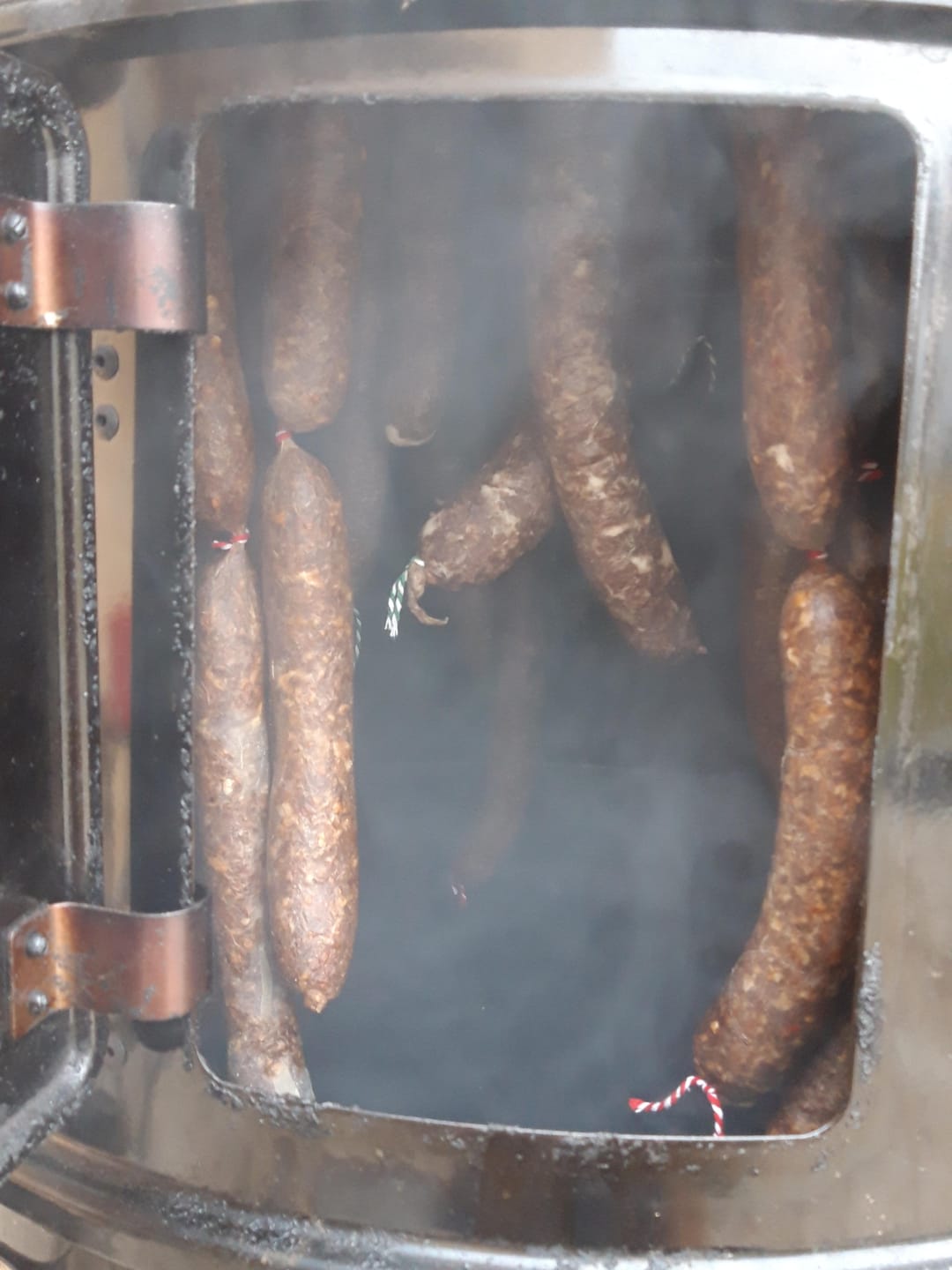 Customer photo review of Erlenholz Räuchermehl 5,5L – in Wiederverschliessbaren-Eimer