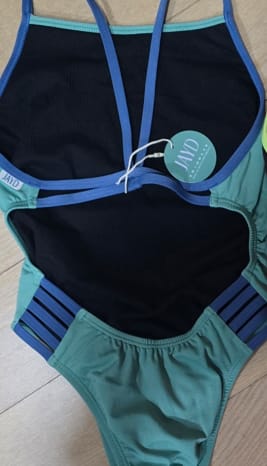 Customer photo review of LENNOX ONE PIECE - Matcha|Storm