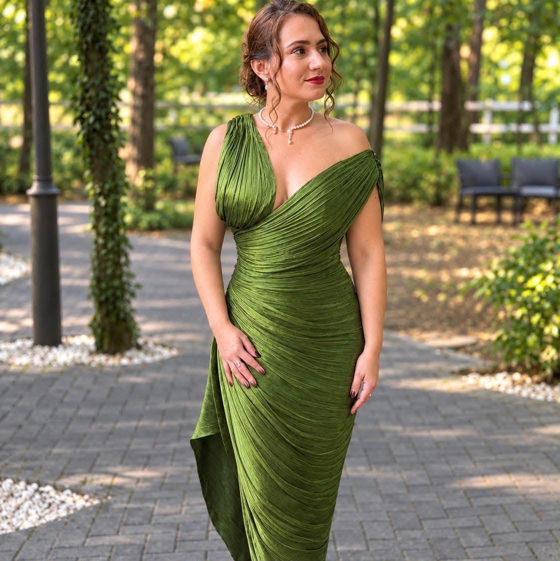 Customer photo review of Rochie Divinetta Olive Green