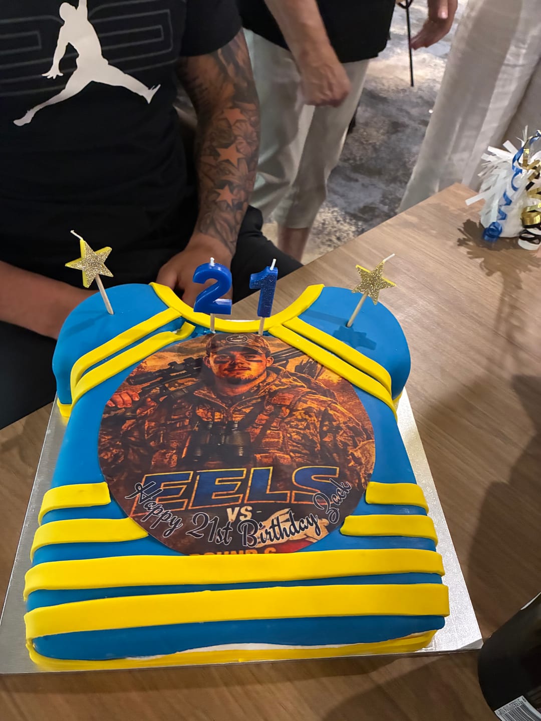 Customer photo review of 20 cm Pre-cut Circle Custom Edible Icing Image