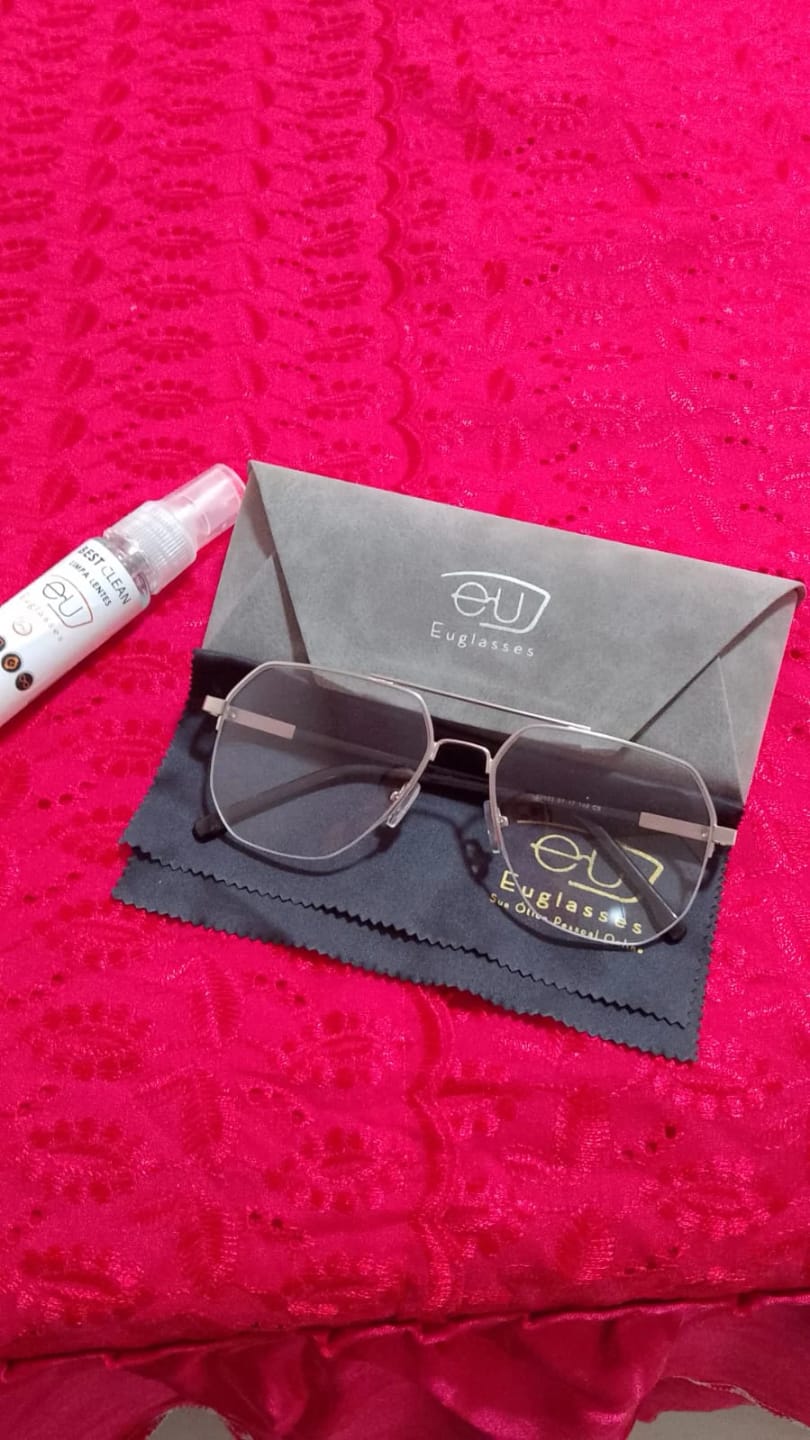 Customer photo review of Óculos de Grau Karthus