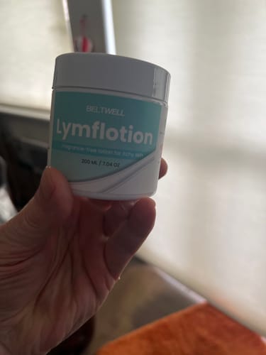 Customer photo review of Duftstofffreie, nicht fettende Anti-Juckreiz-Lotion mit Ceramid NP für trockene, gerötete und empfindliche Haut