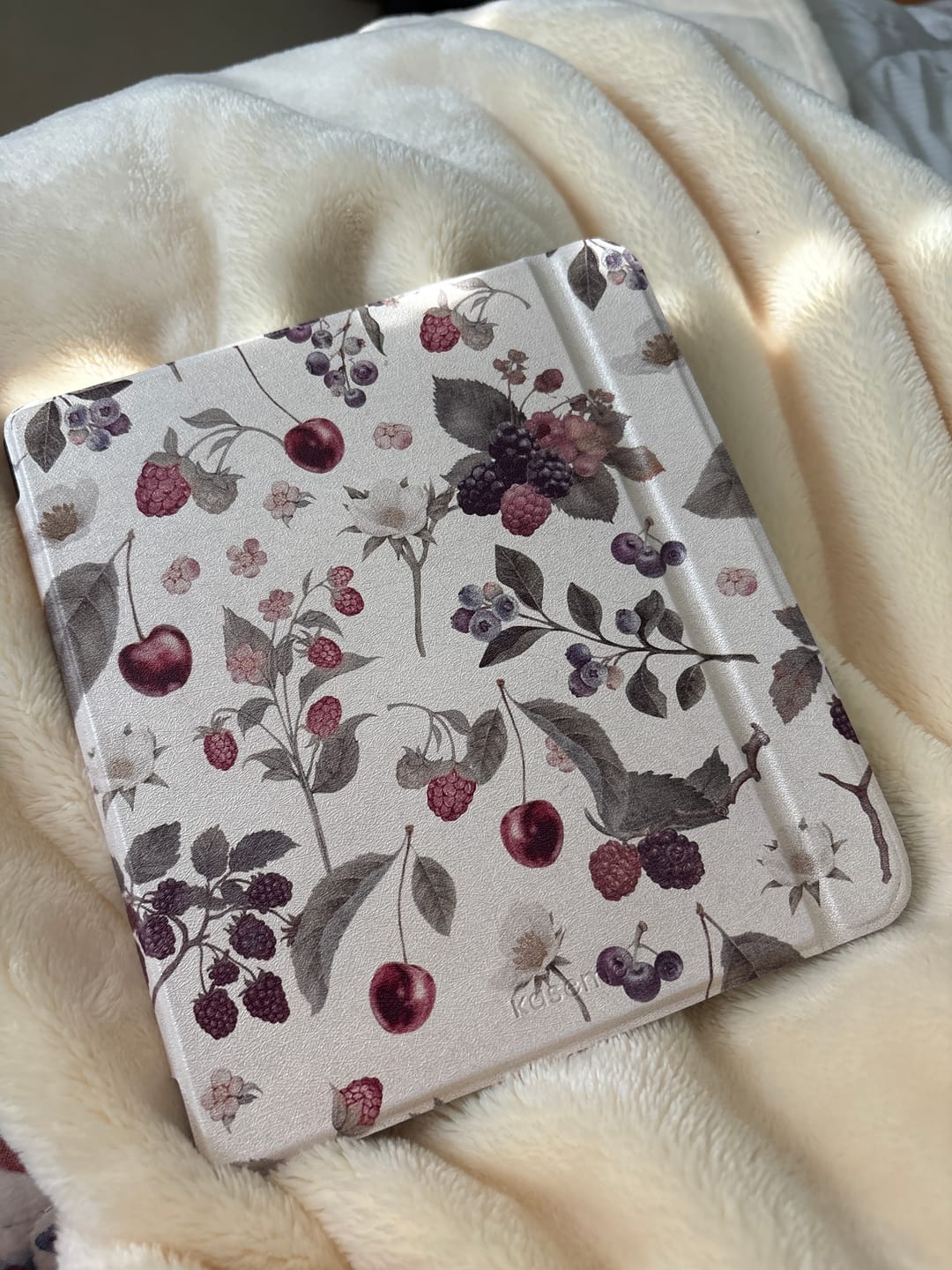 Customer photo review of Berrywood E-Reader Case