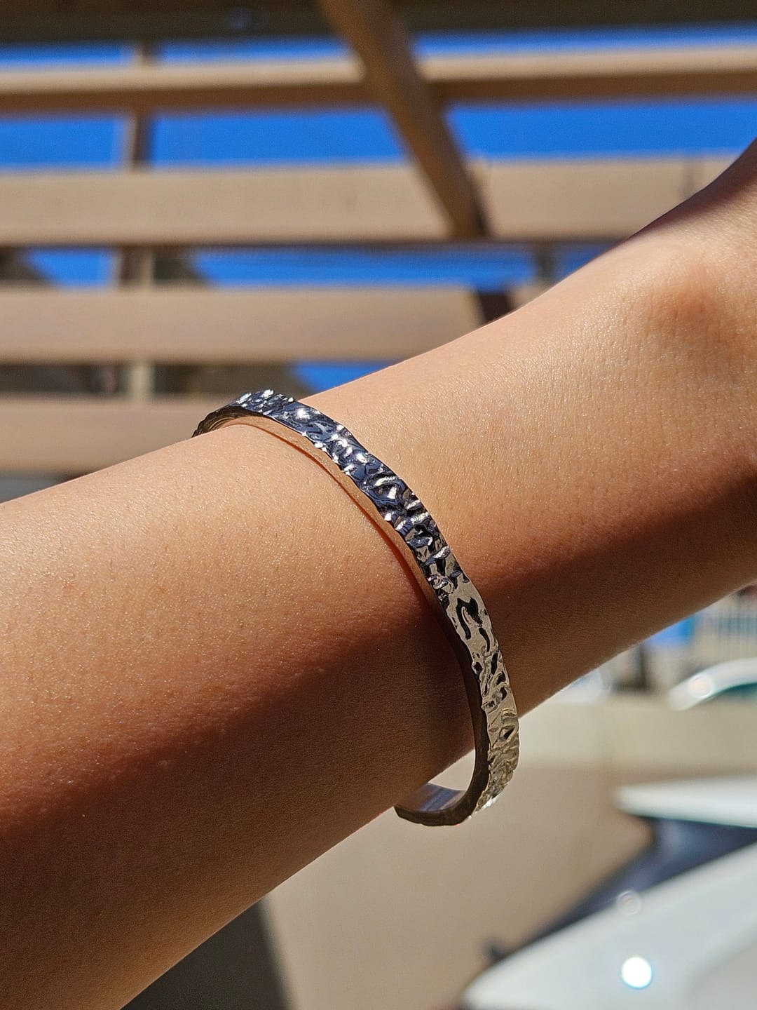 Customer photo review of Brazalete Nessi Plata
