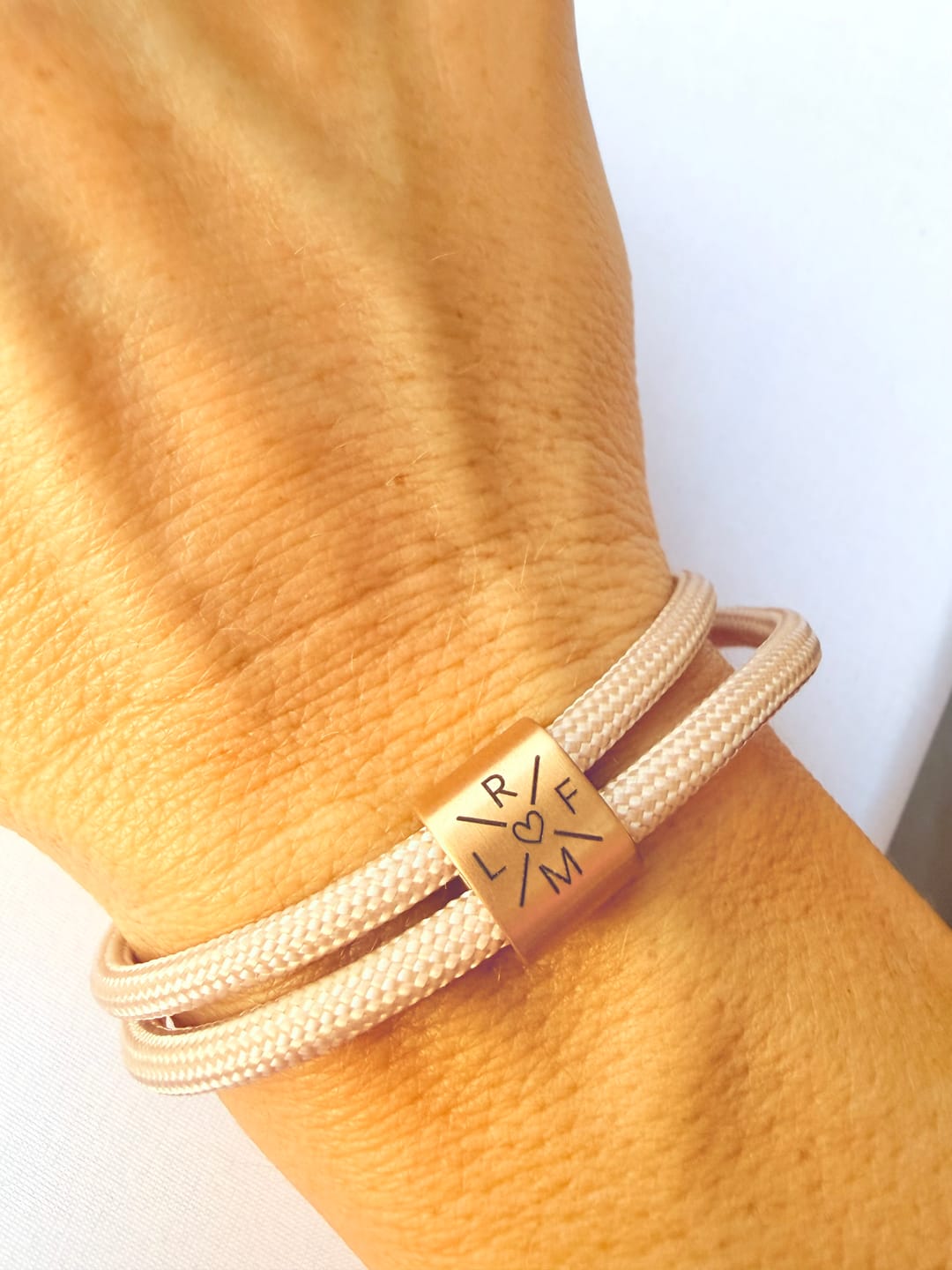 Customer photo review of Gravur Armband HUA MUA SYMBOL MITTE