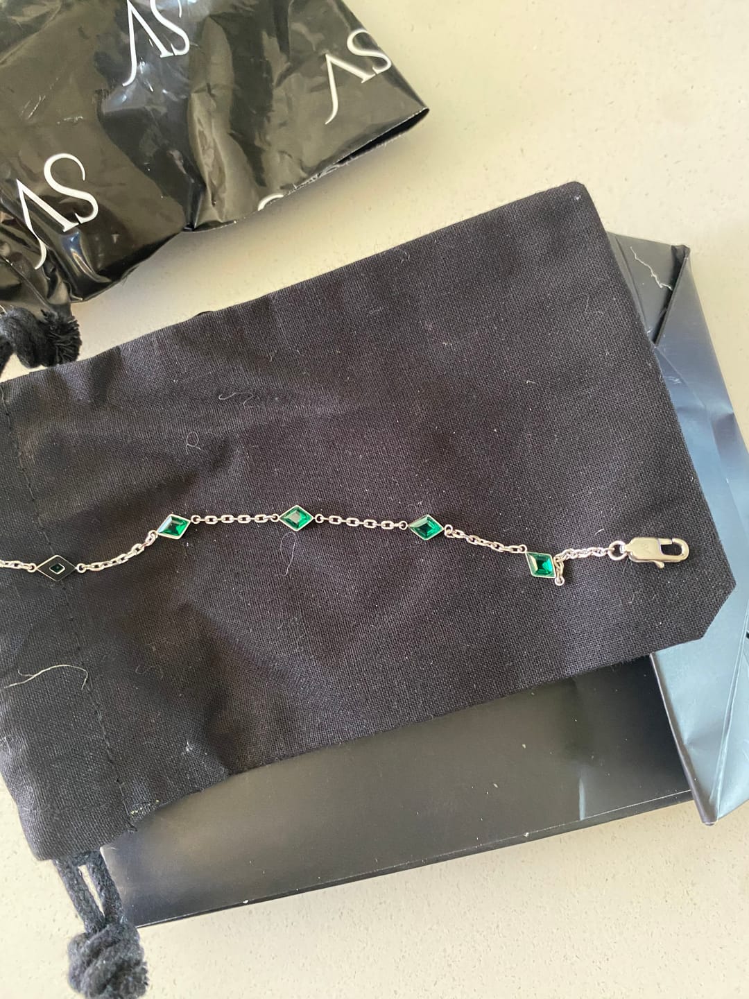 Customer photo review of Pulsera Green Gem