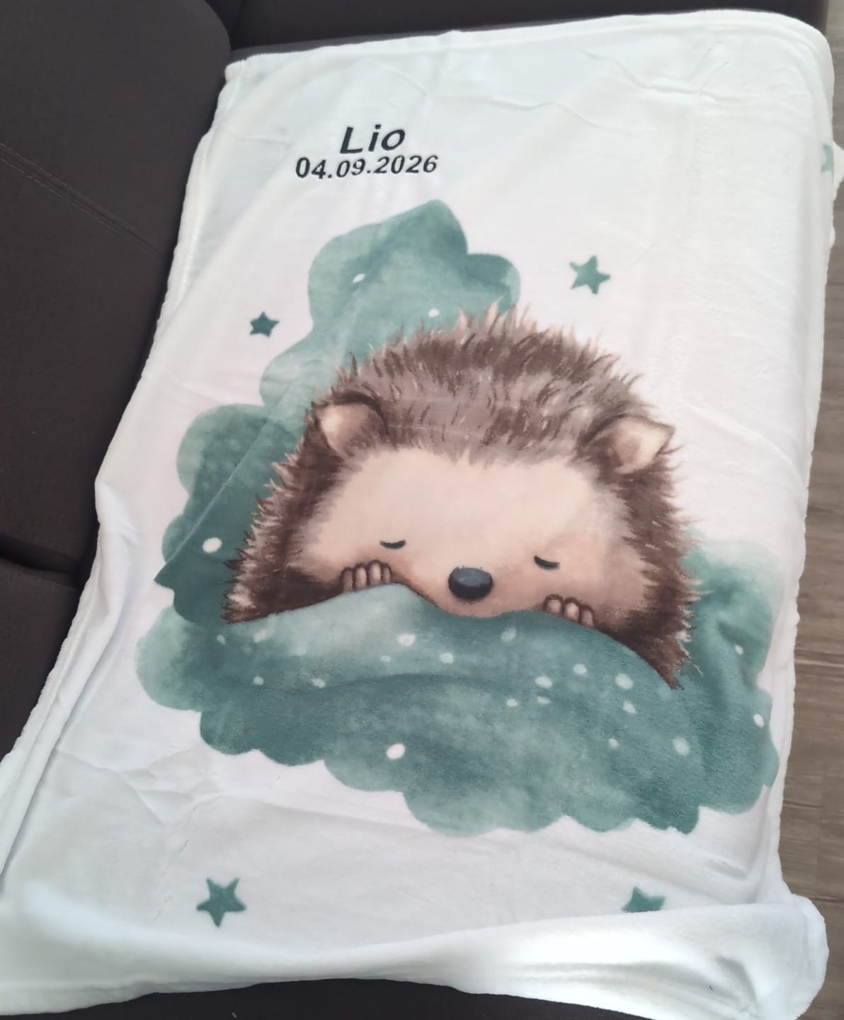 Customer photo review of Babydecke mit Namen Kleiner Igel Motiv bestickt 75x100cm