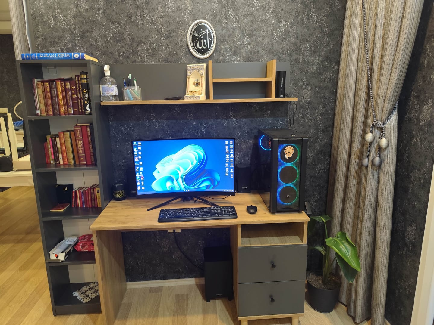 Customer photo review of Rani HA115 Çekmeceli Kitaplıklı Çalışma Ofis Bilgisayar Masası Sepet Ceviz - Antrasit