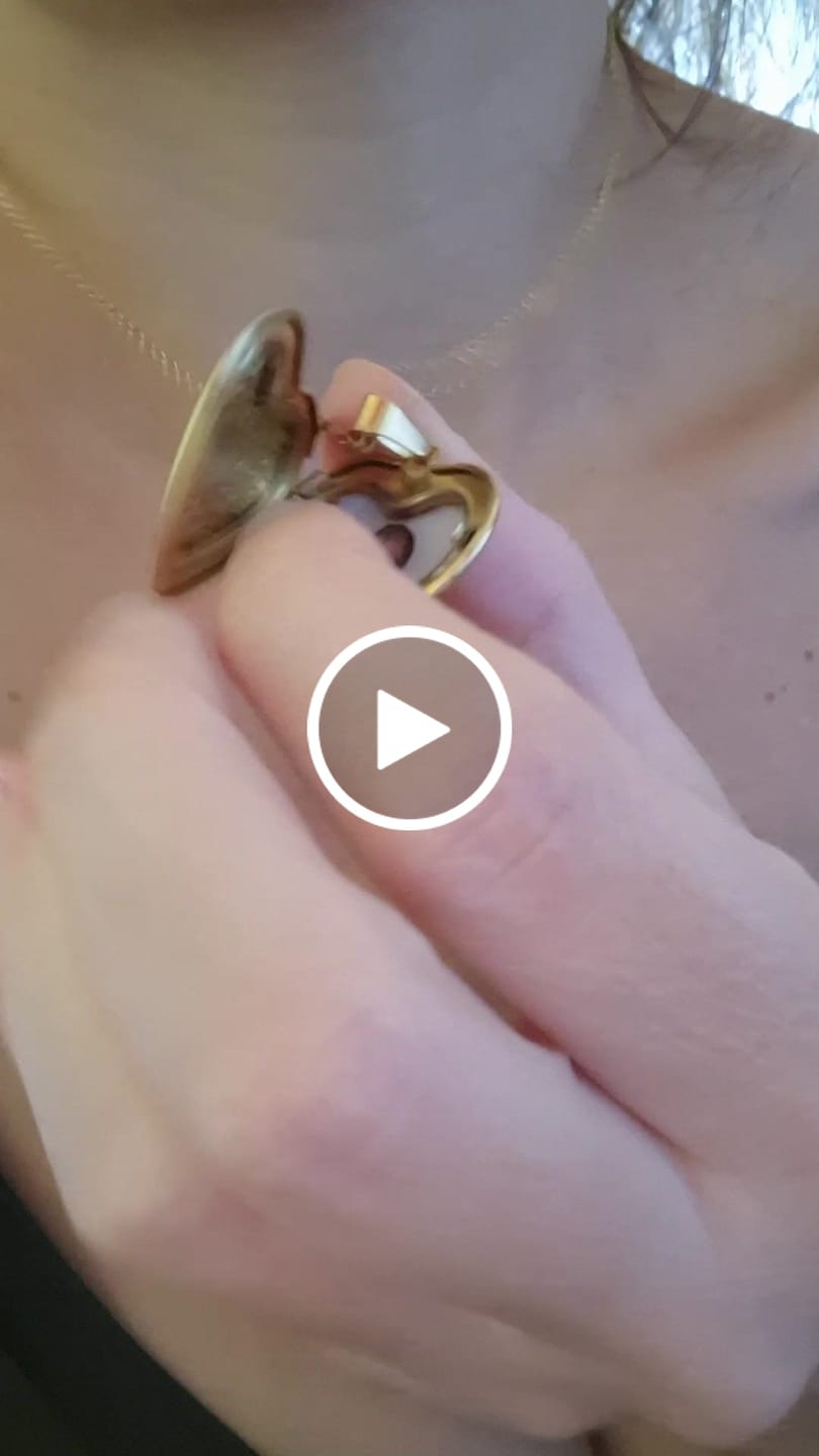 Customer video review of Collana con Foto custodita nel Cuore e Dedica Personalizzata